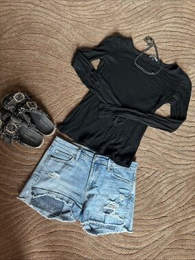 James Perse Black, Long-Sleeve Crewneck Top. Classic Women's Layering Tee.